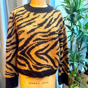 Grunge animal jack hard sweater pull over perfect for fall. Size small.
